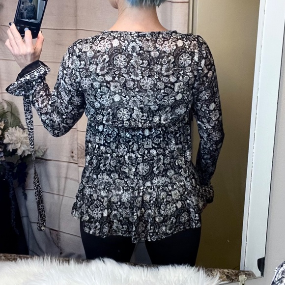 🔥2/$10 |•KNOX ROSE•| Floral Peasant Style Top Size XS - Picture 3 of 12